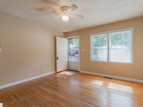 3rd image of 300A Amherst Dr