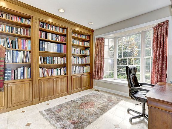 5th image of 10207 Cross Haven Ct