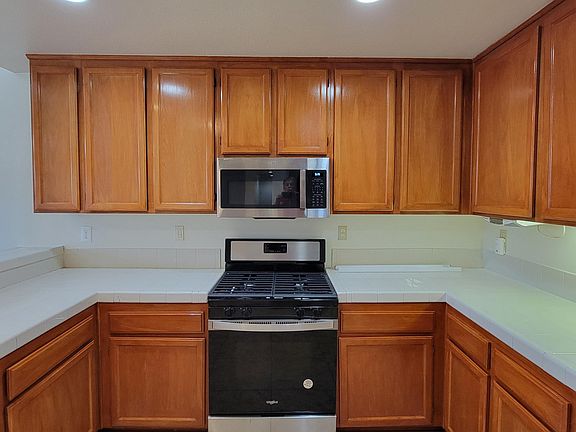 4th image of 1588 Andalusian St