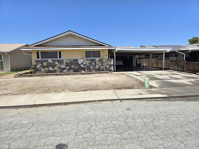 Laguna Dr — Photo 1