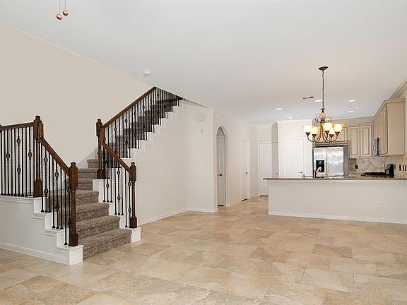 4th image of 7 Bettina Ln
