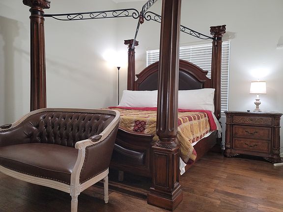 2nd image of 2440 W Parkway Dr #1