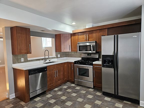 2nd image of 2314 S Fern St #1