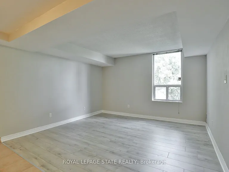 400 York Blvd #208 — Photo 8