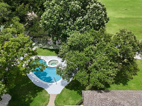 4th image of 117 Legend Lakes Dr