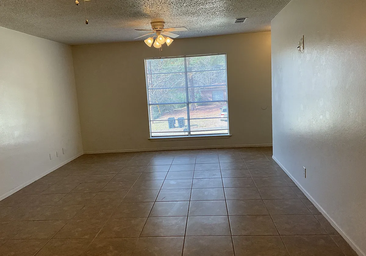 Building Photo - 1206 Cheryl St #B