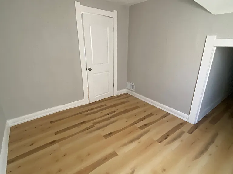 229 E Oakland St — Photo 12