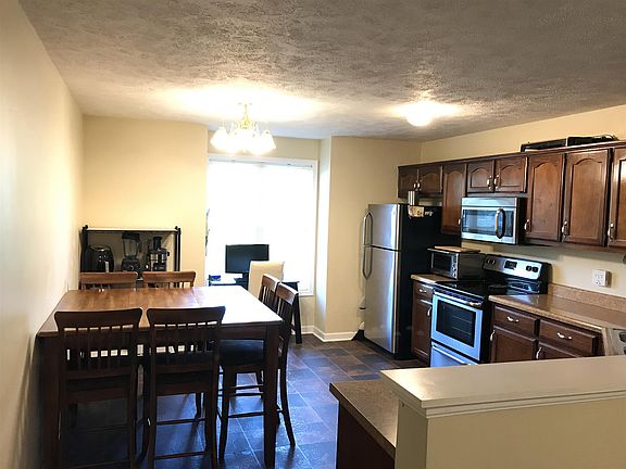 2nd image of 2701 Reynolds Dr
