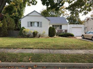 381 Eton Rd, Franklin Square, NY 11010