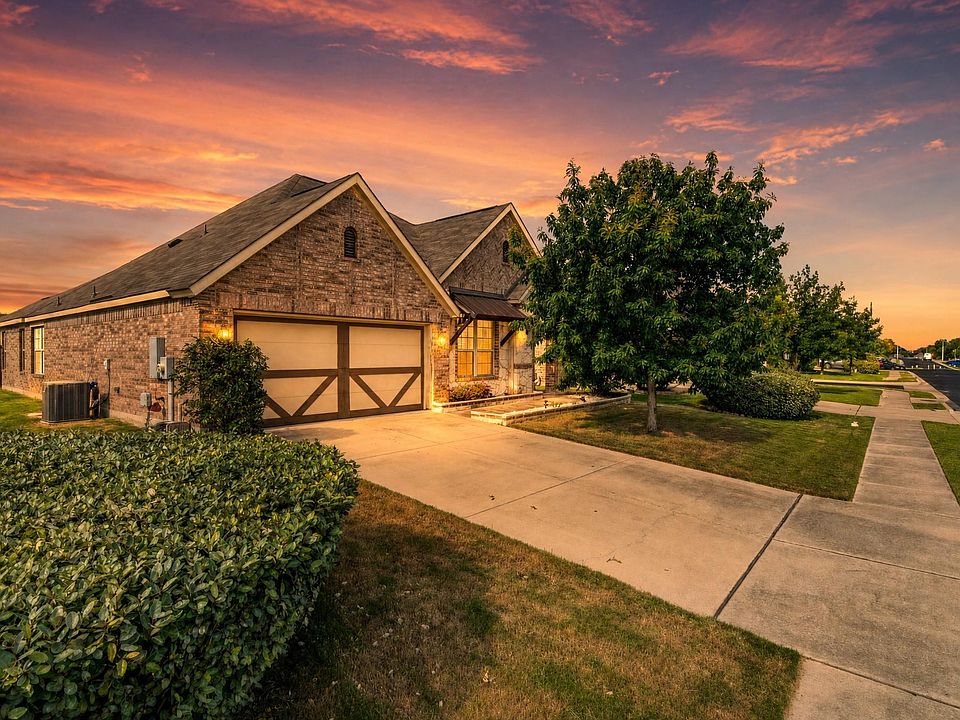1st image of 804 Farmhouse Dr