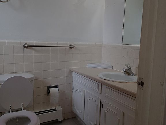 5th image of 17161 Redford St #206-1
