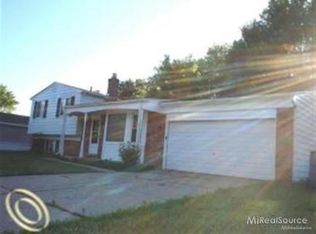 2992 Walmsley Circle Dr, Lake Orion, MI 48360