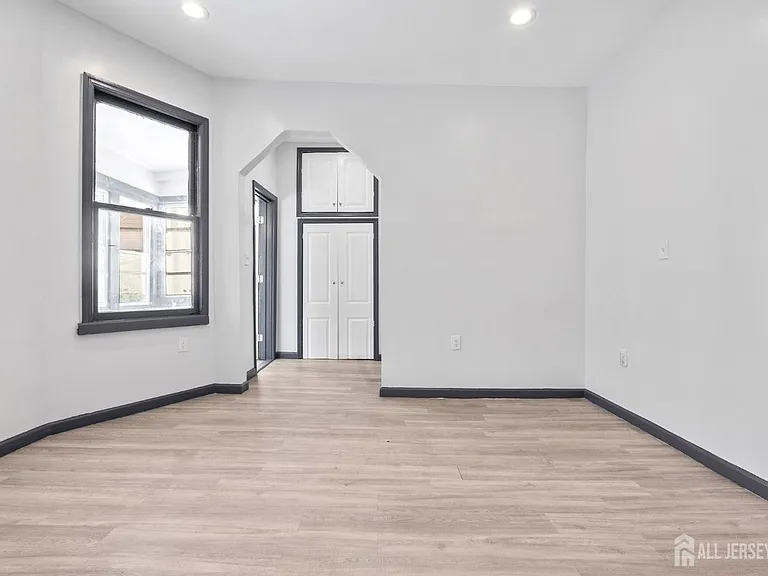211 N 13th St #2 — Photo 15
