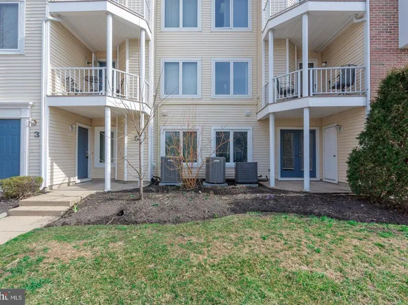 5 Michelle Ct, Levittown, PA 19057