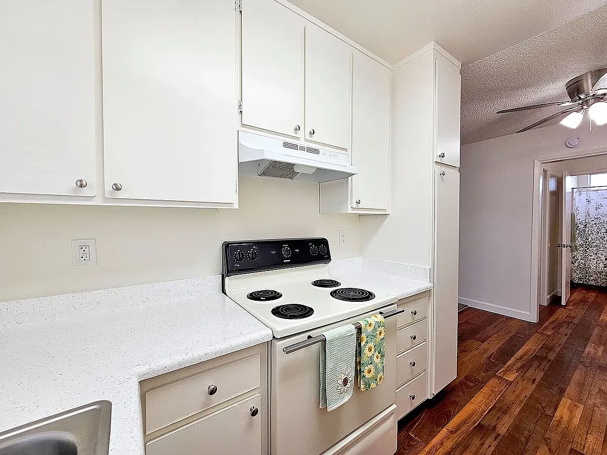 Crestwood Apartments! — Photo 1