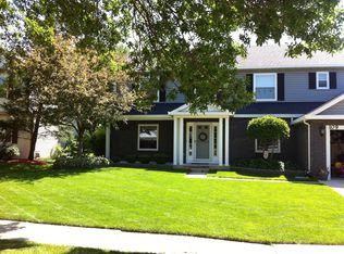 109 Bittersweet Ln, Streamwood, IL 60107