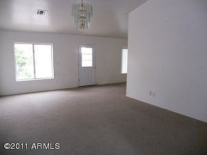 5th image of 937 E San Remo Ave