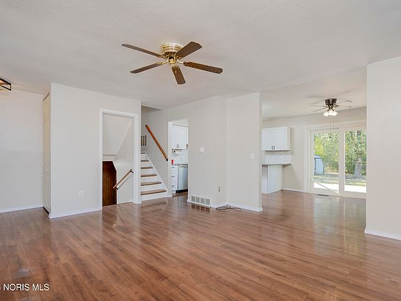 5th image of 170 Edgewood Dr