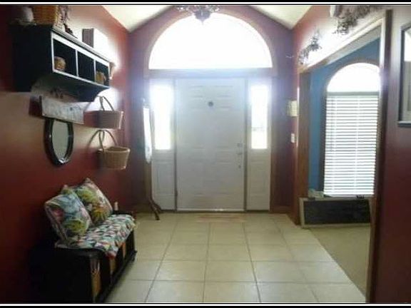 4th image of 1124 N Evergreen Ln