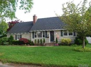 1 Bunny Ln, Amityville, NY 11701