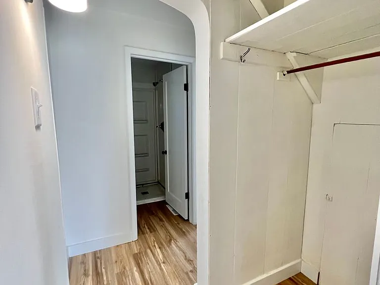 416 Henry St — Photo 16
