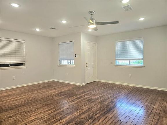 3rd image of 4824 Wade Dr
