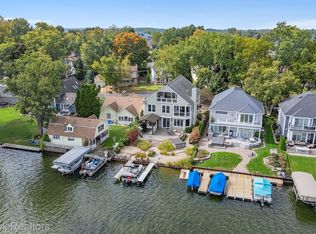 1701 Rustic Ln, Keego Harbor, MI 48320
