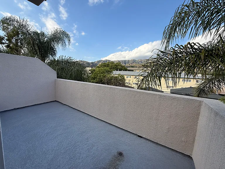 574 E Palm Ave #105 — Photo 32