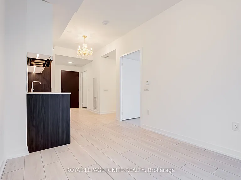 500 Dupont St #510 — Photo 6