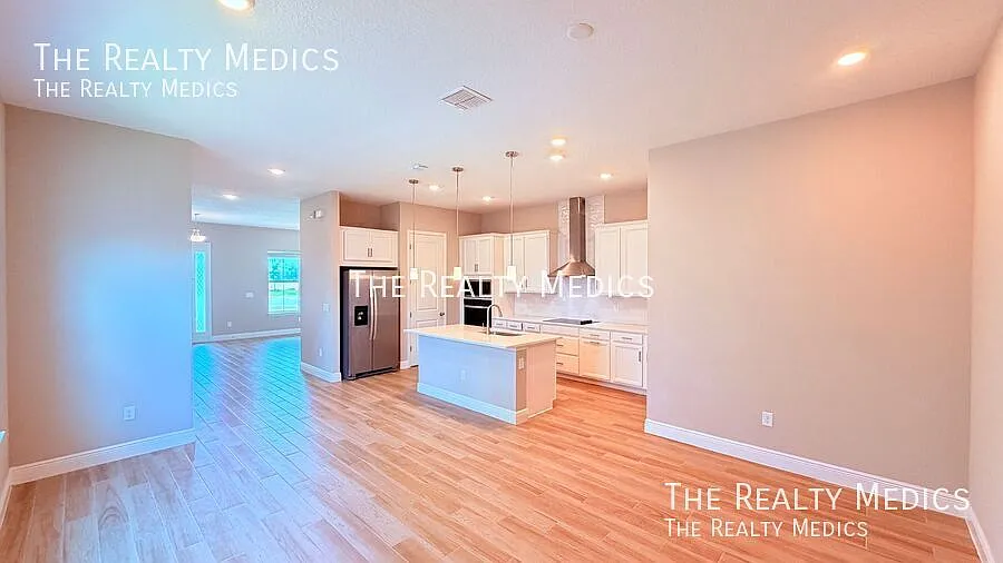 St. Cloud Weslyn Park Corner Unit Available Now! — Photo 3