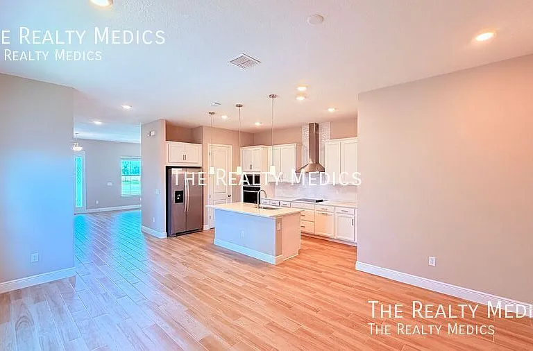 6495 Cyrils Dr — Photo 3