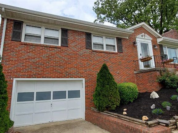 3rd image of 728 Burgoyne Ct