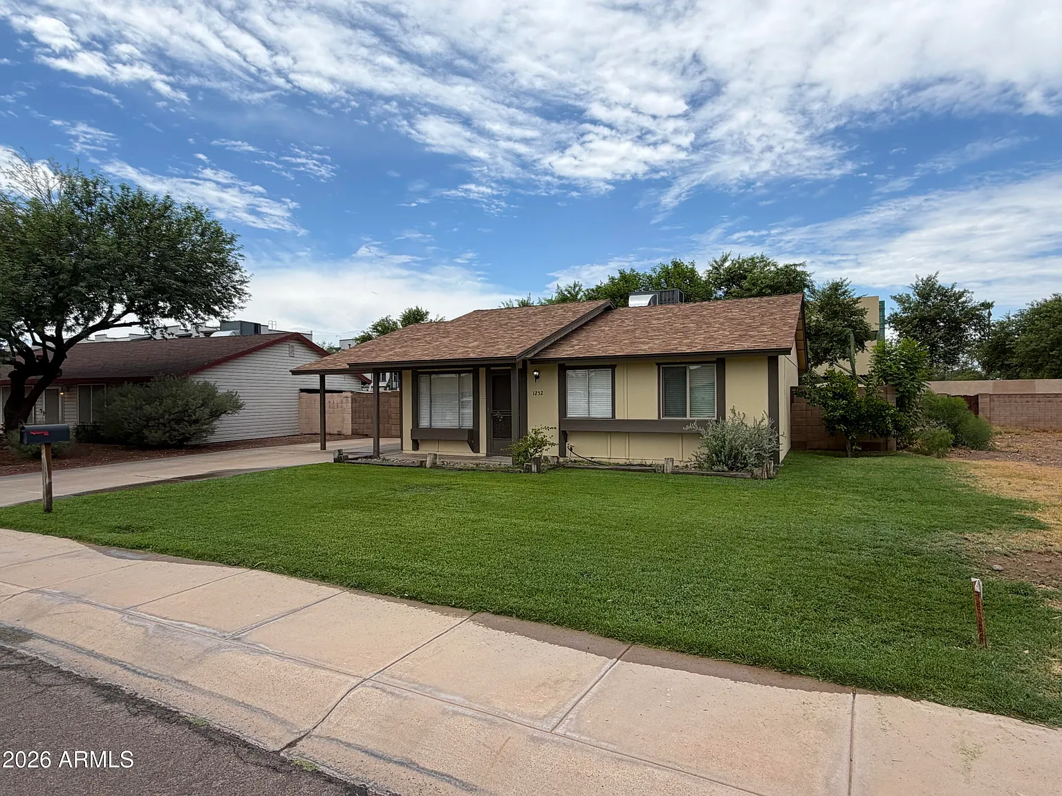 3 bed, 2.0 bath, 1216 sqft, $2,050 — Photo 2