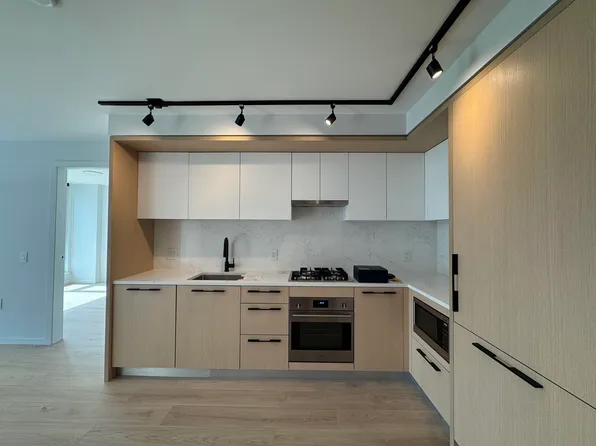 2729 Kingsway #602, Vancouver, BC V5R 5K6
