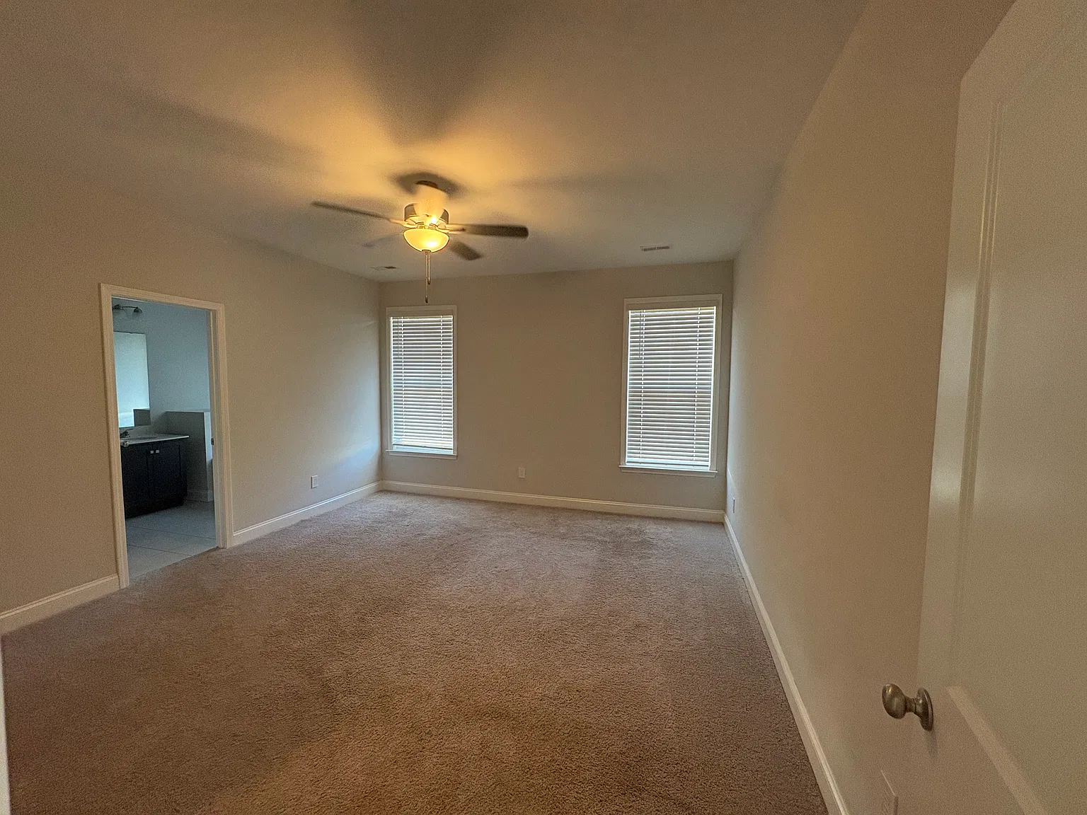 3 bed, 1536 sqft, $1,999 — Photo 3