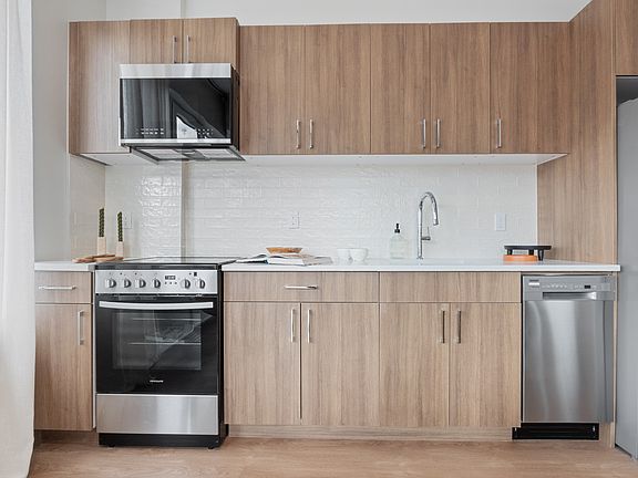 4th image of 286 Rider Ave #101
