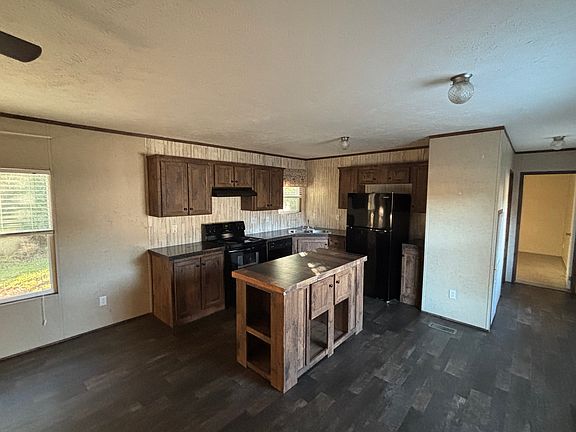 3rd image of 426 N Main St Trailer 6