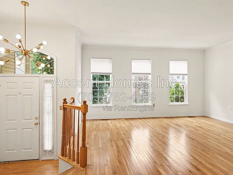 21217 Millwood Sq — Photo 4