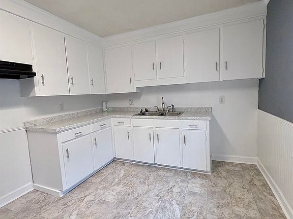 4th image of 204 E Pinedale Rd