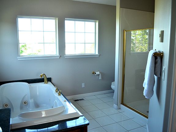 3rd image of 1025 Hillview Dr