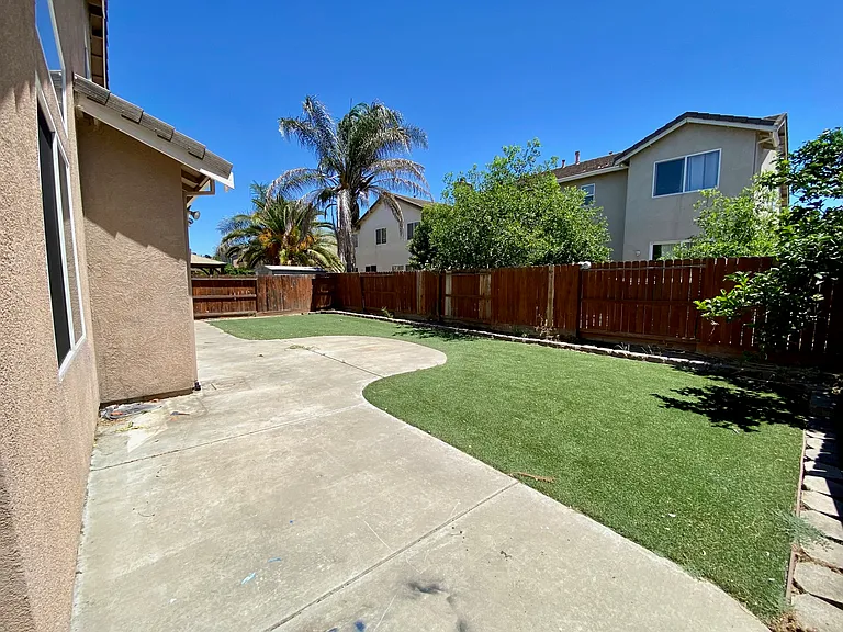 1422 Parkington Ln — Photo 16