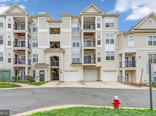 11355 Aristotle Dr APT 213, Fairfax, VA 22030
