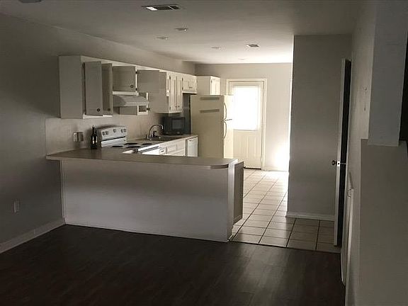 5th image of 2293 Hollydale Ave APT 1E