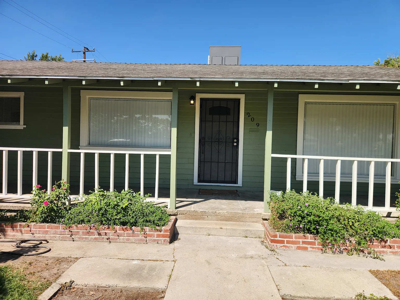 3 bed, 1200 sqft, $1,875 — Photo 2