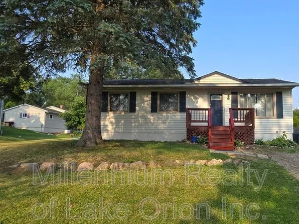 730 Harry Paul Dr, Lake Orion, MI 48362