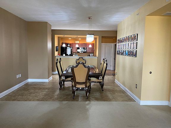 Kitchen and dining teble