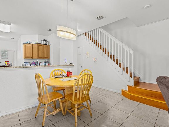 4th image of 1955 Alamanda Way