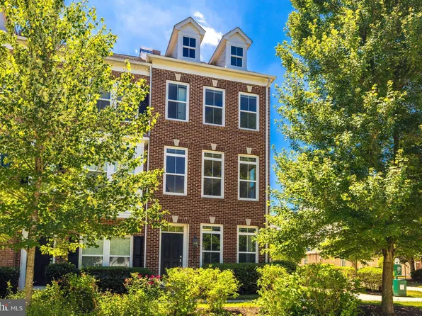9481 Canonbury Sq, Fairfax, VA 22031