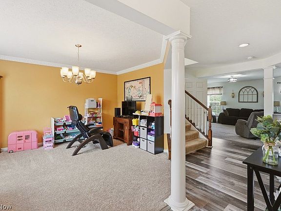 4th image of 588 Valley Brook Ln