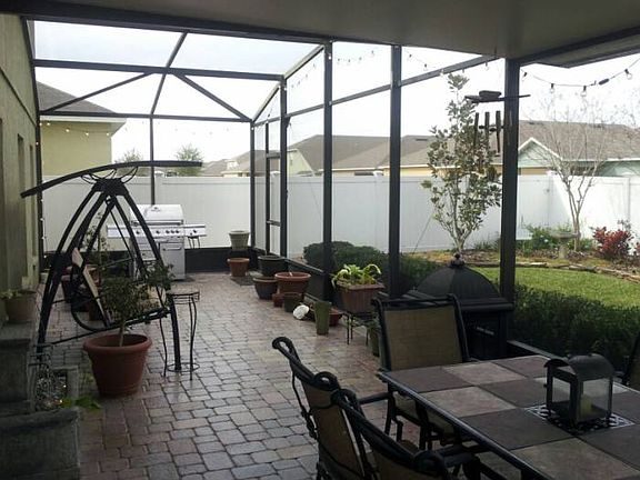 Screened Porch/Backyard